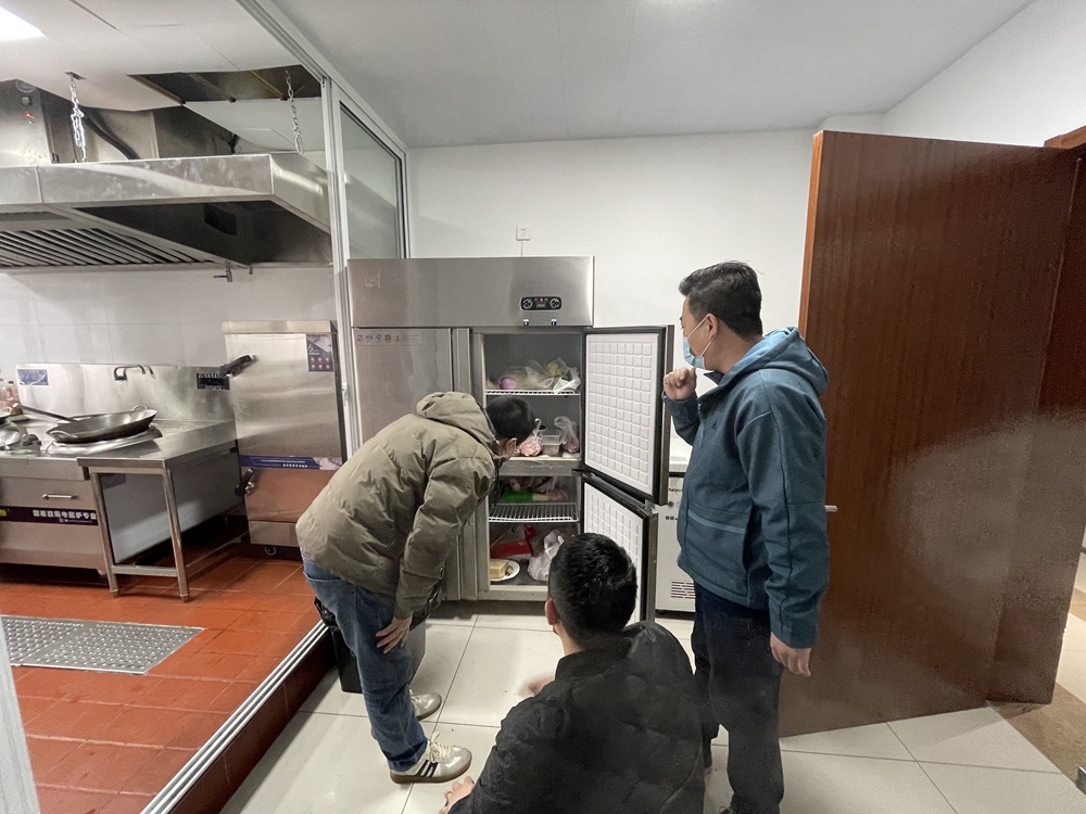 1645005999128462.jpg 图二:检查食品安全.jpg