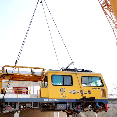 轨道车吊装现场_副本.png