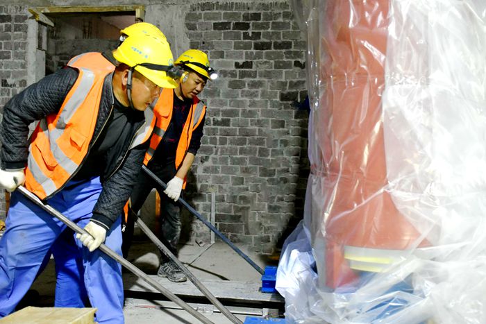 1647239354502051.jpg 图2:设备搬运现场_副本.jpg