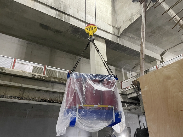 1650888301650511.jpg 变压器吊装 - 副本.jpg