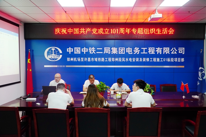 1656637471382595.jpg 附图:党员宣读入党誓词 - 副本.JPG