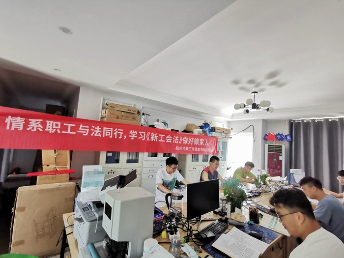 1659670562139939.jpg 图:工会法学习考核现场 - 副本.jpg