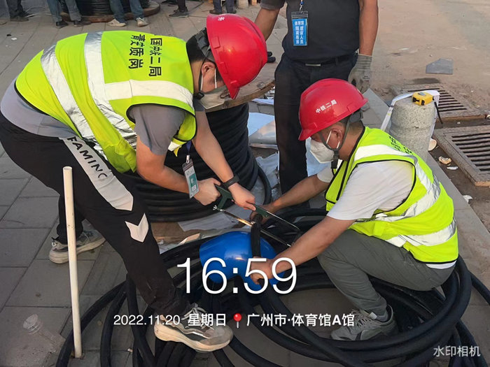 张艺馨裁锯电缆.jpg