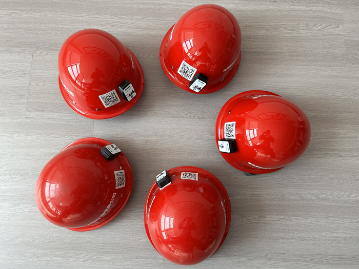 1683176358111861.png 图1:安全帽上GPS定位器芯片、二维码 - 副本.png