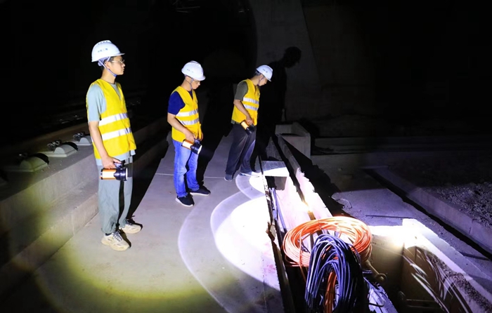 1685070030131268.jpg 图:夜间巡视1 - 副本.jpg