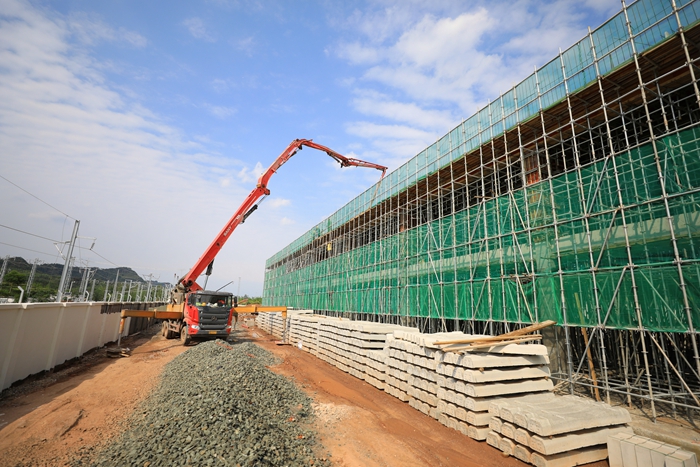 1686205454430532.jpg 封顶混凝土浇筑现场_副本.jpg