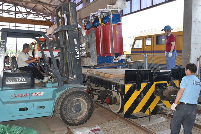 1687338694776465.jpg 设备装车_副本.jpg