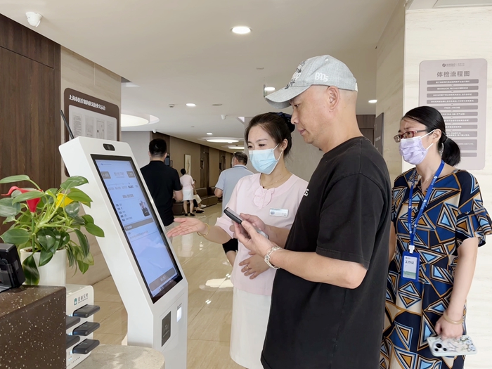 图：体检现场.jpg