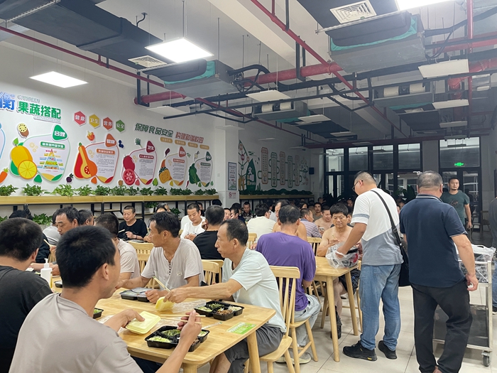 图4：避险点发放物资_01.JPG